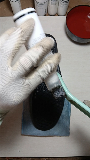 Outsole Vans suede clean with sole brite