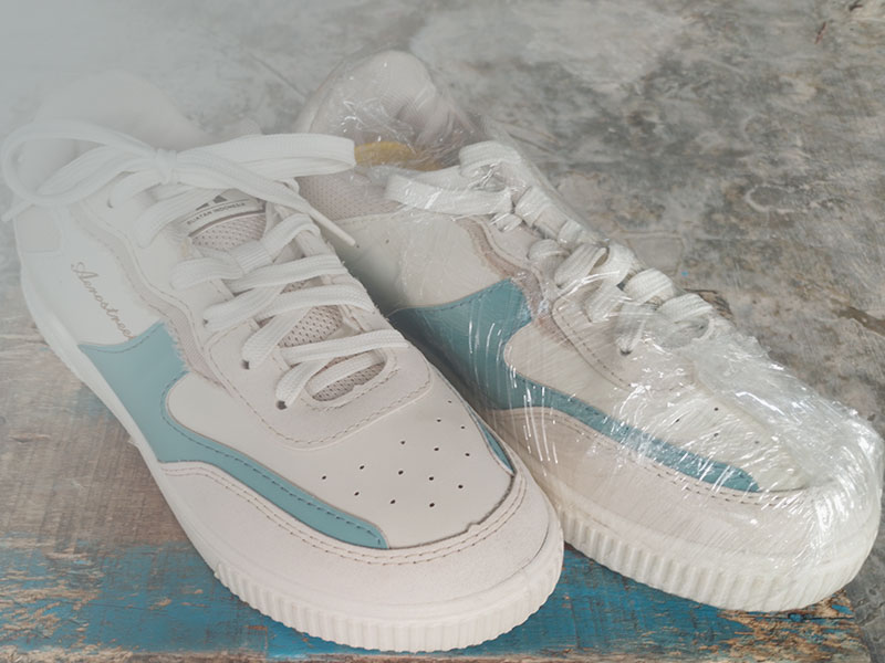 Wrapping sepatu