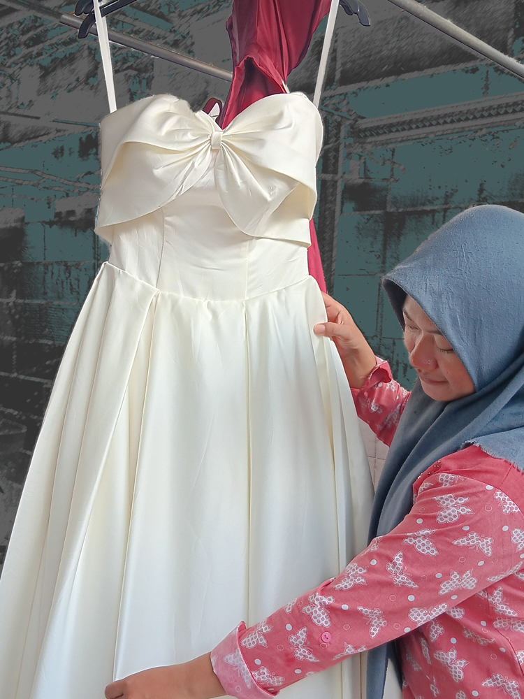 Wedding dress wet cleaning with optical bright