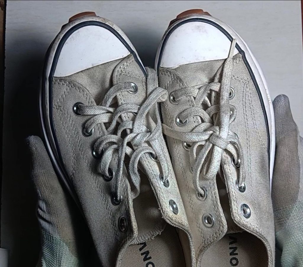 Dirty white Converse